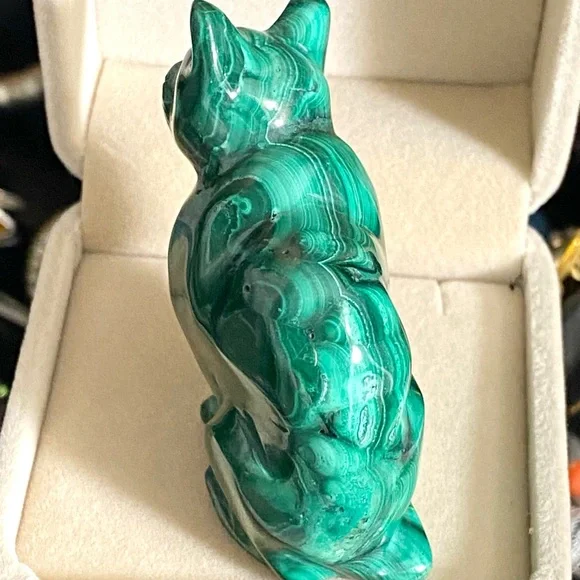 Natural Green Malachite Hand Carved Cat Gemstone Decor - Picture 6 of 8